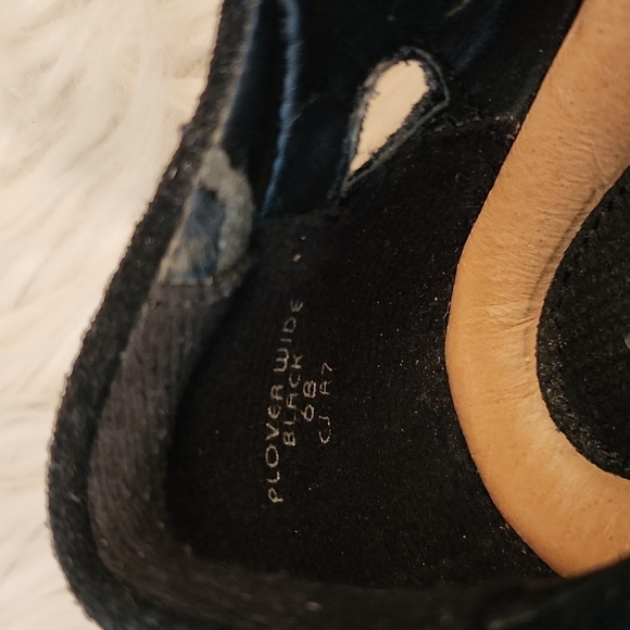 Earth Plover Wide Black Leather Sandals, Size 6B - Picture 17 of 17